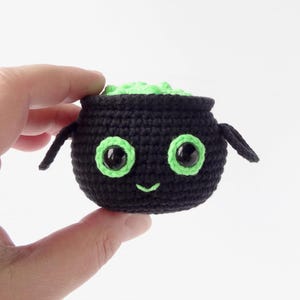 Witch cauldron crochet pattern