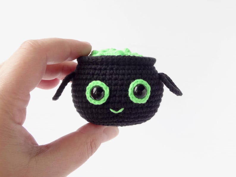 Witch cauldron crochet pattern