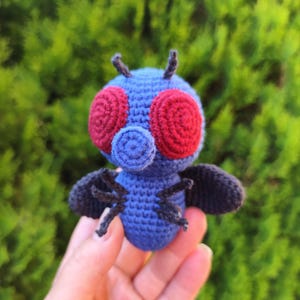Patrón de ganchillo de mosca de botella - tutorial en PDF de insectos amigurumi