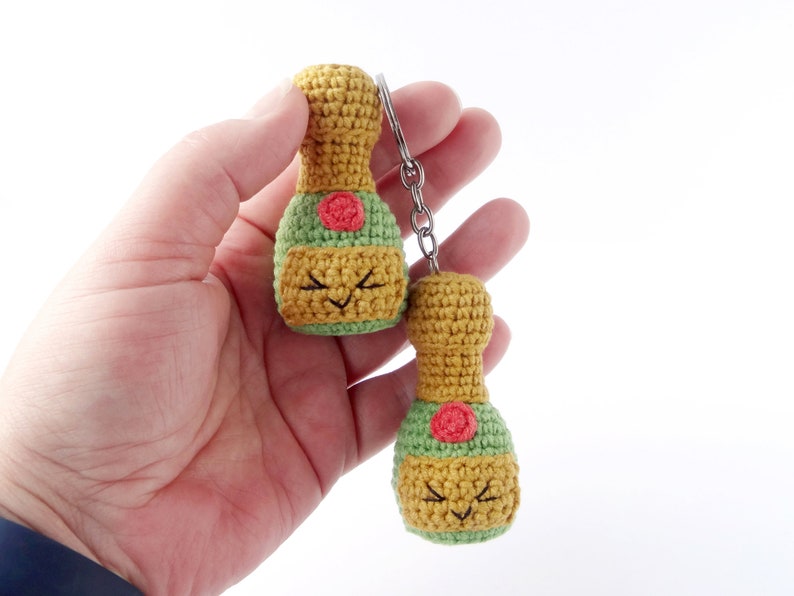 Cute amigurumi Champagne bottle keychain crochet pattern