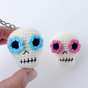 Sugar skull keychain crochet pattern