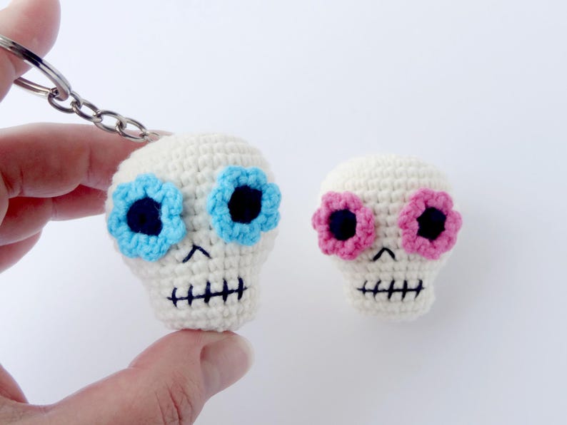 Sugar skull keychain crochet pattern