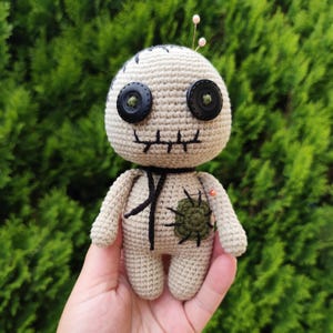 Patrón de ganchillo para muñeco vudú - tutorial en PDF para amigurumi