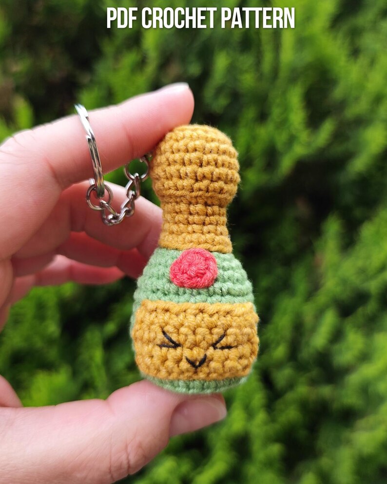 Mini champagne bottle keychain PDF Crochet Pattern