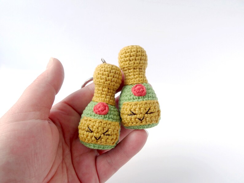 Crochet pattern Champagne bottle keychain