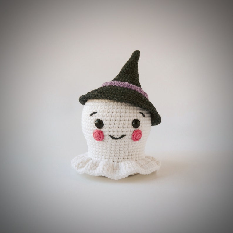 Amigurumi Ghost in a Witch Hat Halloween Crochet Pattern