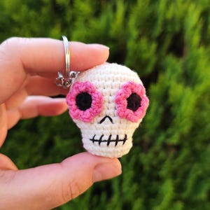 Easy crochet skull keychain PDF Pattern