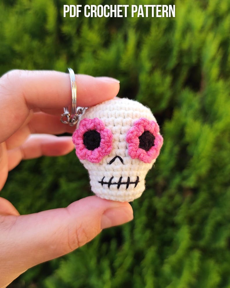 Easy crochet skull keychain PDF Pattern
