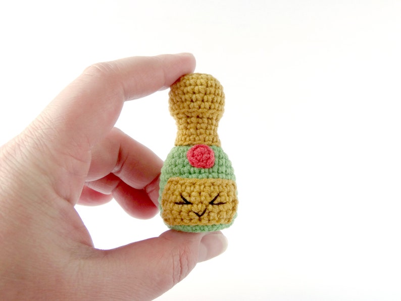 Crochet Champagne bottle keychain pdf pattern