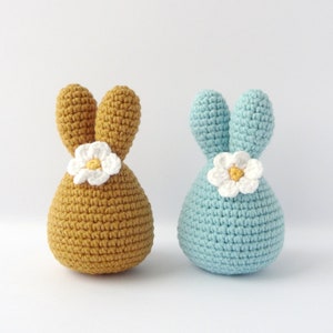 Amigurumi crochet egg with bunny ears and flower pattern for beginers