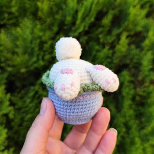 Haakpatroon voor een konijnenkontje in een pot - amigurumi paasdecoratie PDF-handleiding