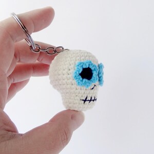 Tiny skull crochet pattern