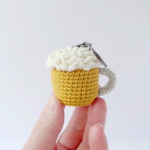 Beer keychain for beer lovers easy crochet pattern