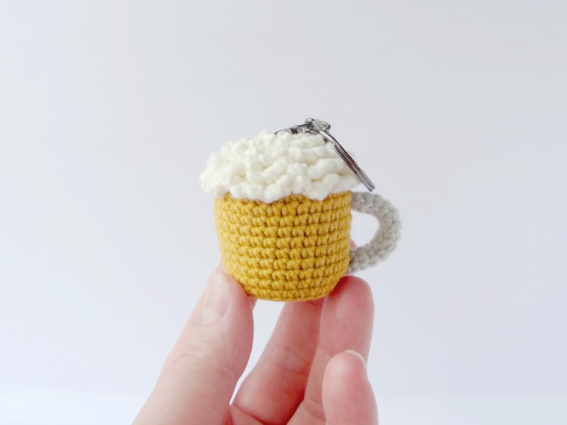 Beer keychain for beer lovers easy crochet pattern