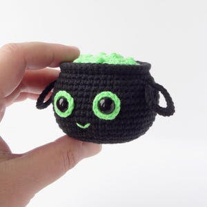 Cute crochet cauldron amigurumi pattern