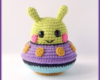 Crochet Pattern Flying Saucer with alien, UFO amigurumi toy