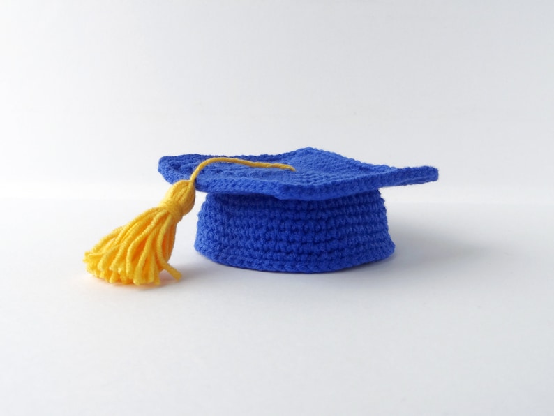 Graduation cap Crochet Pattern for amigurumi