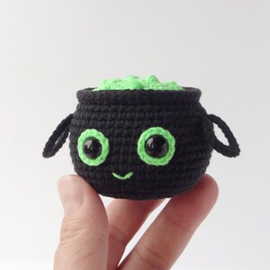 Crochet cauldron easy pattern for begginers
