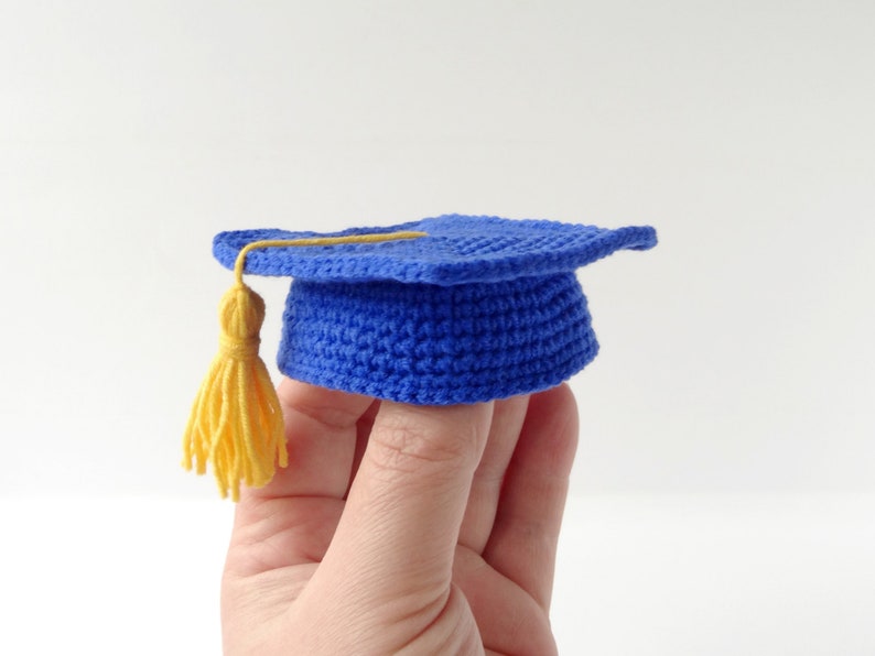 How to crochet graduation hat