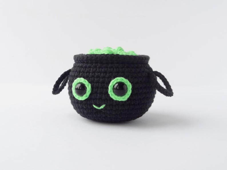 Crochet cauldron with green potion pdf tutorial