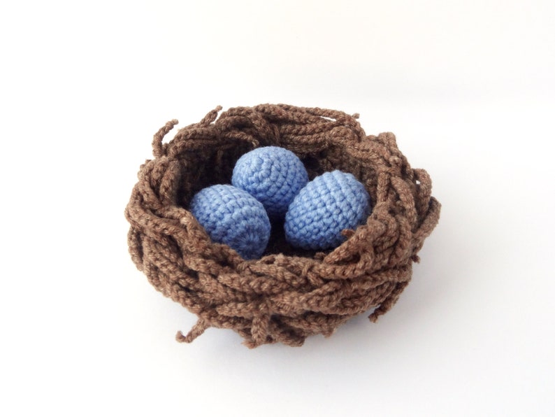 crochet pattern nest with eggs