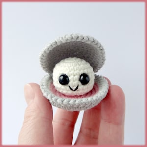 Clam with Pearl Crochet Pattern