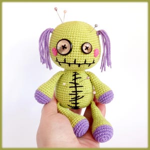 Virkmönster för grön voodoo-docka - amigurumi-docka PDF-handledning