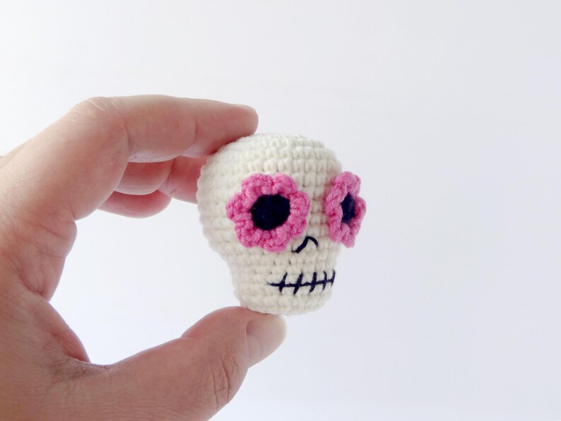 Sugar skull amigurumi  crochet tutorial