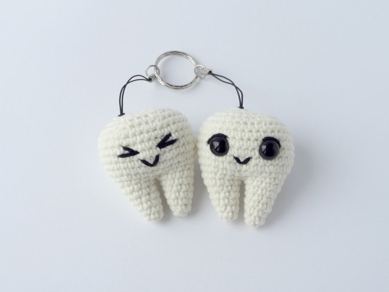 Crochet tooth keychain pattern