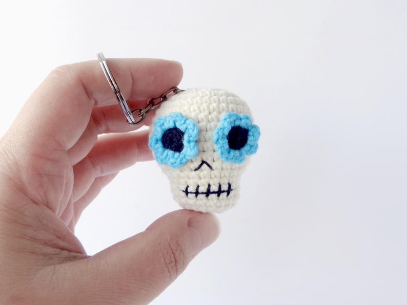 Halloween skull crochet pattern