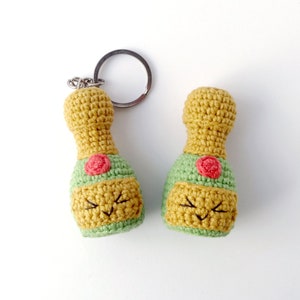 Champagne bottle keychain crochet pattern