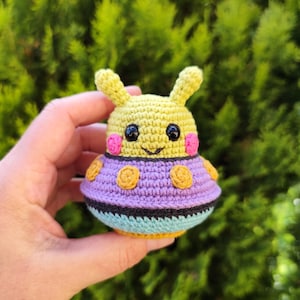 Flying Saucer with alien Crochet Pattern - amigurumi UFO PDF tutorial