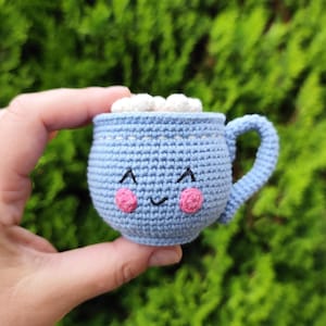 Patrón de crochet de una linda taza de chocolate caliente estilo Kawaii - tutorial en PDF de comida amigurumi