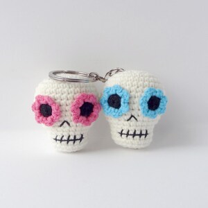 Skull keyring crochet pattern