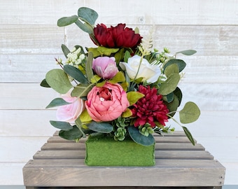 Floral centerpiece, wedding centerpiece, burgundy floral arrangement