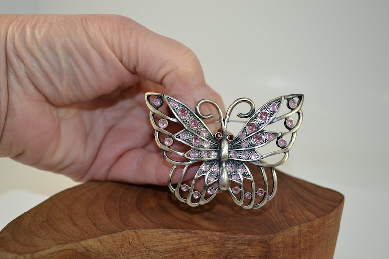 Lovely Vintage Silver Tone Butterfly brooch