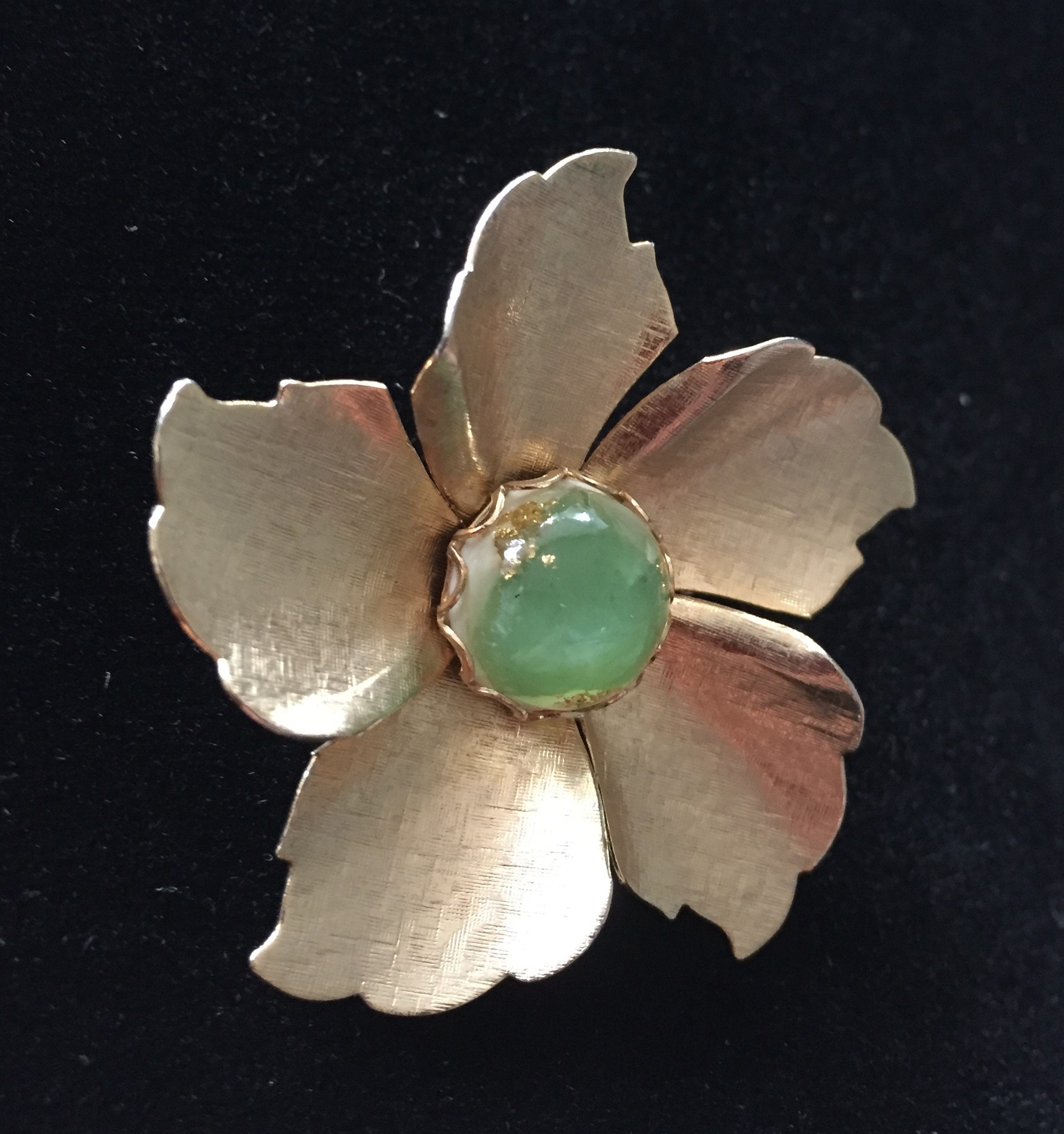Broche Bijou Vintage Fleur Trèfle Avec Cabochon Style Opaline - Couleur Or, Référence *5255 - Occasion
