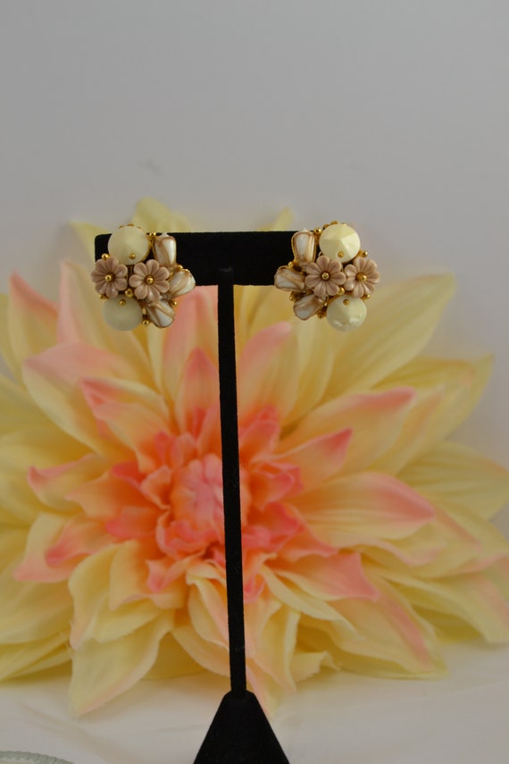 Signed SELINI Multi Stone Cluster Clip On earrings - image 3