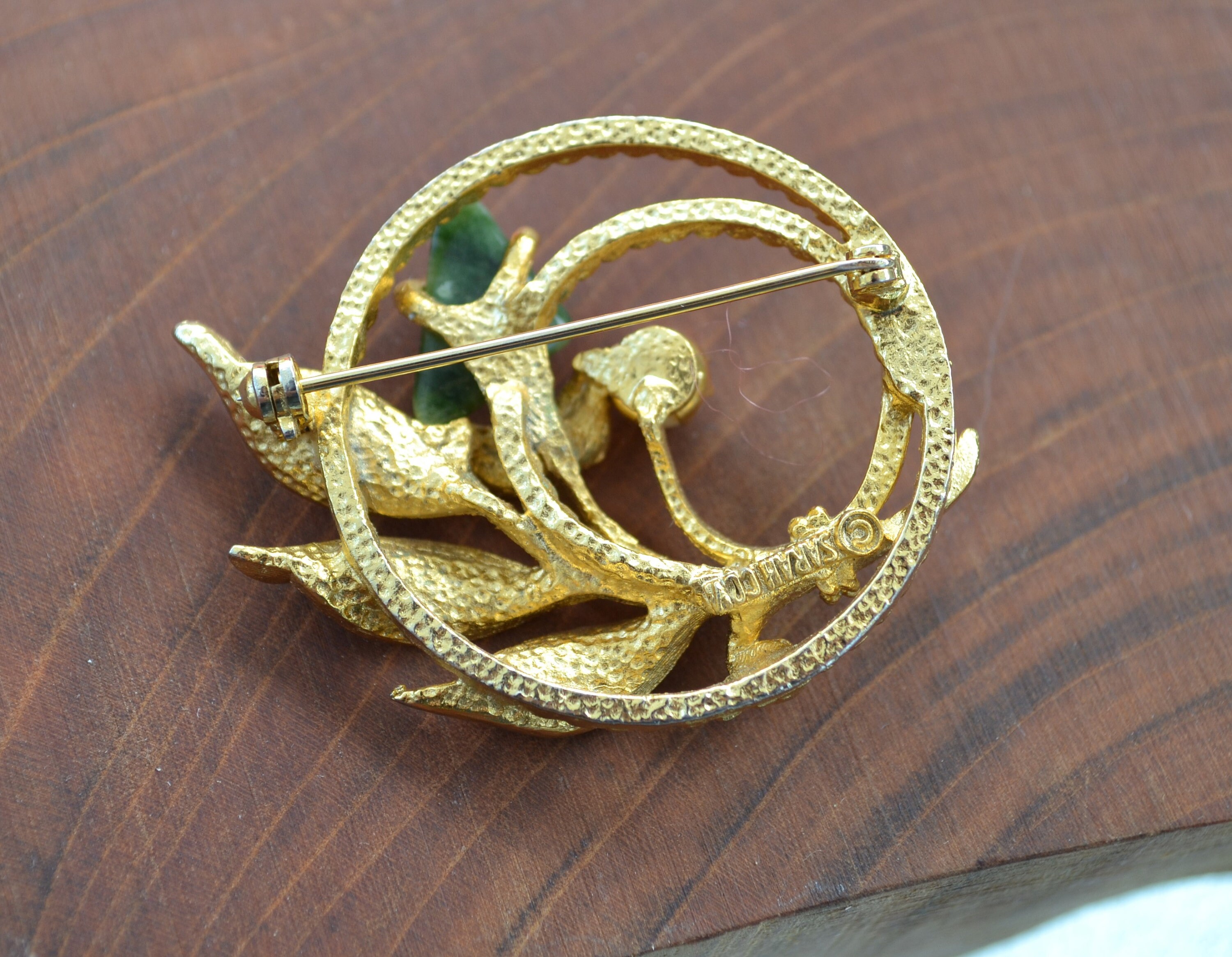 Broche Ancienne Vintage En Or Fin Avec Perle Fine Et Jade - Signée SARAH COV - État Parfait