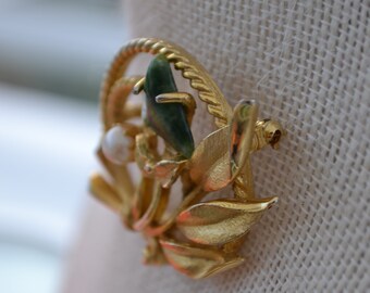 Broche Ancienne Vintage En Or Fin Avec Perle Fine Et Jade - Signée SARAH COV - État Parfait