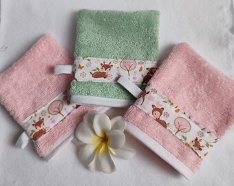 Gant de toilette d'apprentissage rose pour enfant