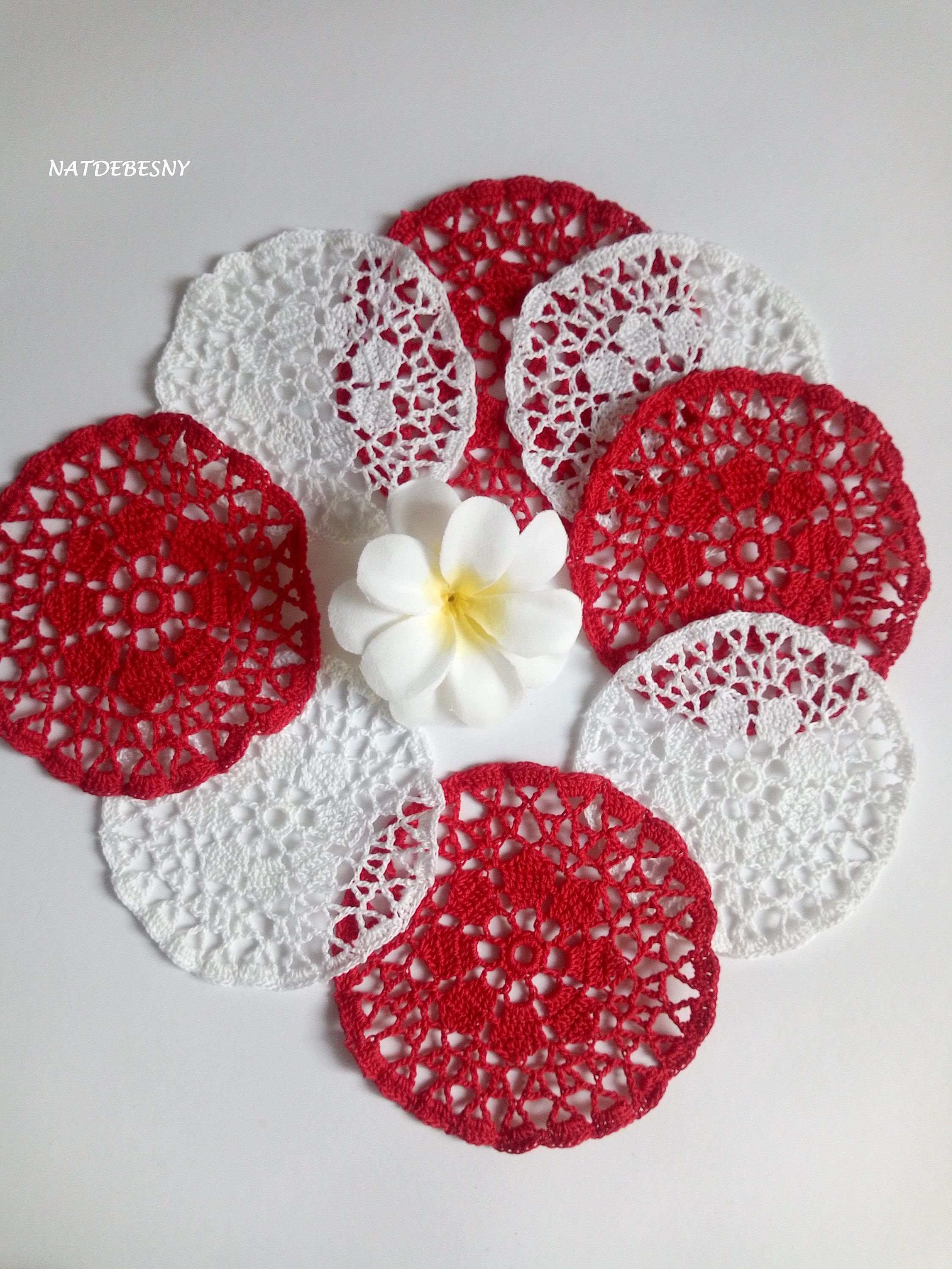 Dessous de Verre Au Crochet Rouge ou Blanc