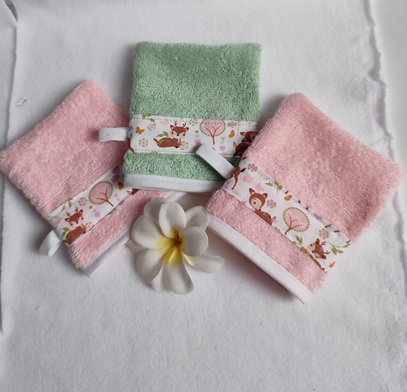 Gant de toilette d'apprentissage rose pour enfant image 1