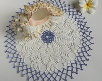 Ravissant napperon bleu au crochet, diamètre 30 cm - Décoration de table artisanale