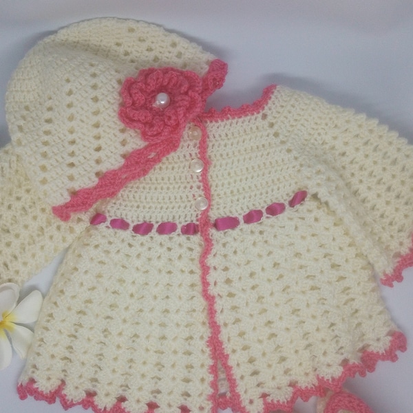 Adorables gilet et bonnet assortis au crochet pour bébé fille - Taille naissance, couleur écru et fushia