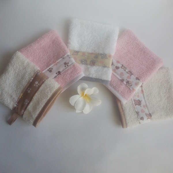 Gant de toilette d'apprentissage rose ou beige pour enfant