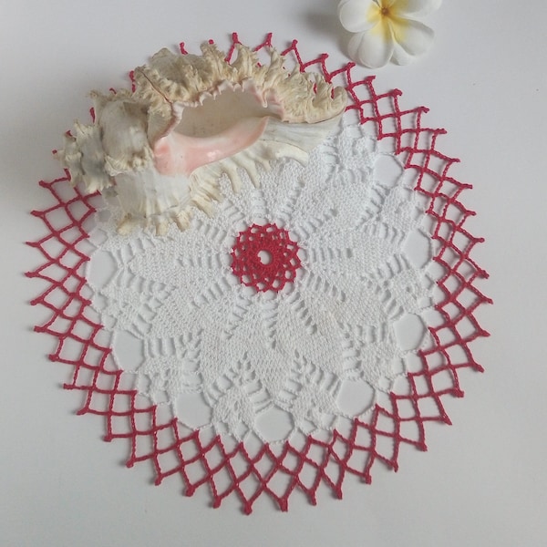 Décoration de table subtile : Napperon au crochet blanc et rouge 30 cm