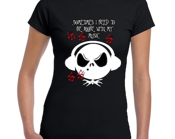 Camiseta para mujer "A veces necesito estar solo" de Jack Skellington
