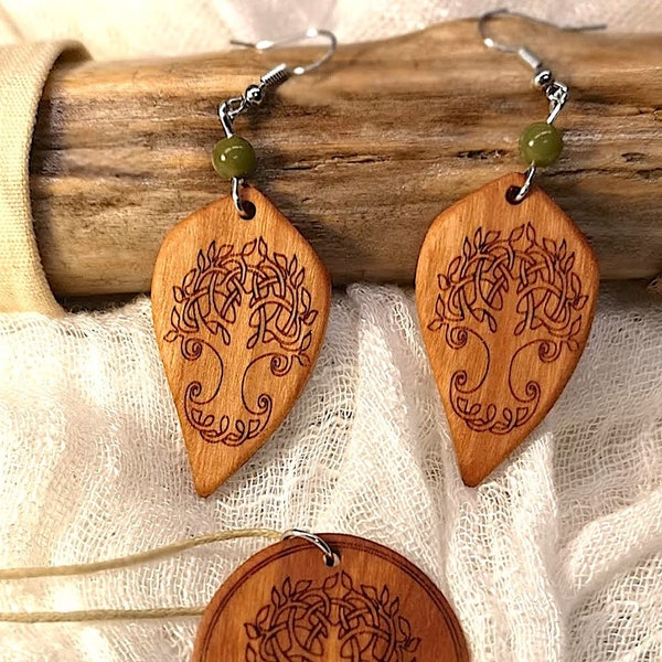 Boucles d'oreilles Arbre de Vie Celtique bois cerisier et pierres naturelles Jade