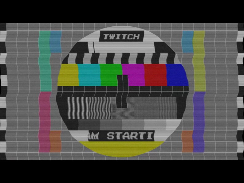 Pu&ograve; includere: Un modello di test televisivo in bianco e nero con la parola "TWITCH" e il testo "AM STARTI" in basso. Il modello &egrave; circondato da una griglia grigia.